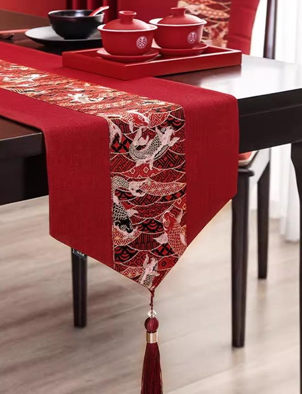 テーブルランナー おしゃれ チャイナ風 刺繍 梅 花 植物 扇子 お祝い 布 クロス 装飾 キャビネット カバー インテリア タッセル ビーズ デコレーション レストラン パーティー 食事 模様 ジャガード 赤