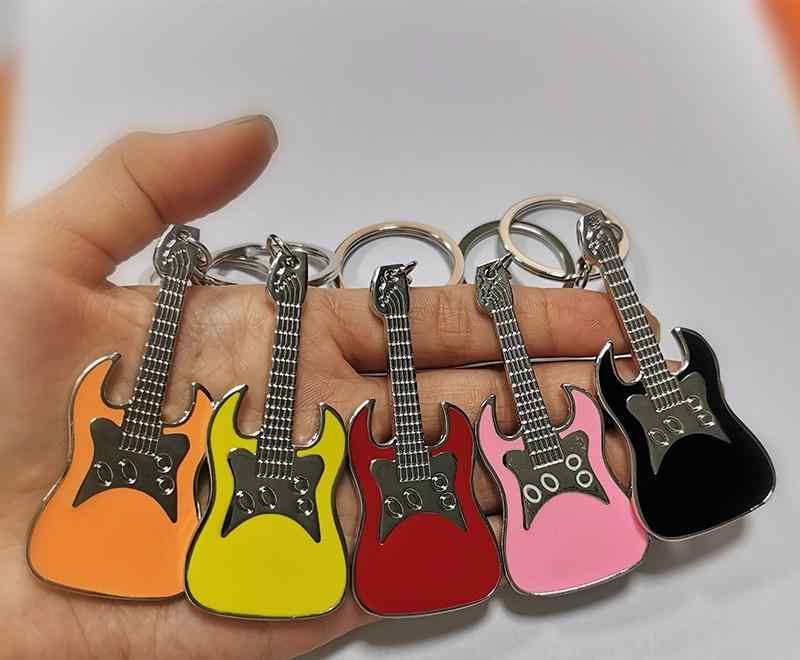 ギター キーホルダー 楽器 エレキ メタル 亜鉛合金 チャーム リング 色褪せにくい 小さめ アクセサリー おしゃれ 音楽 バンド 推し活 ピンク 赤 黒 プレゼント