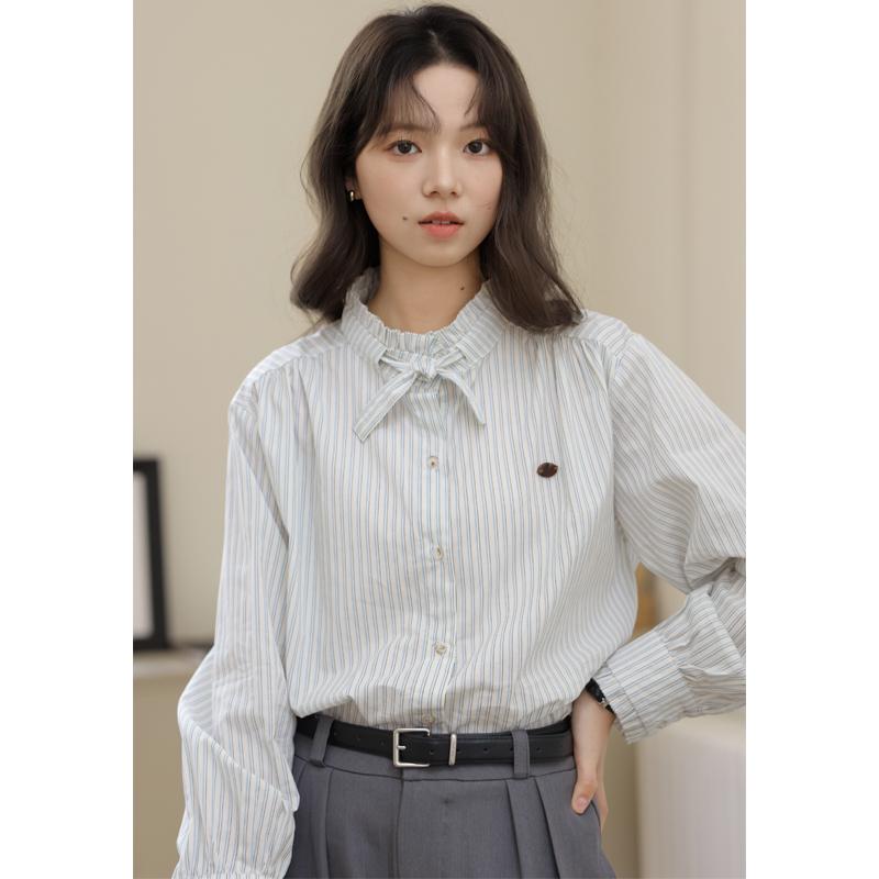 スタイル: オフィス向け デザイン: 韓国 シルエット: ゆったり デザイン: ボタン付き 生地: 袖タイプ: パフスリーブ 袖丈: 長袖 襟タイプ: フリル襟 着丈: 普通丈 柄: ストライプ 前立て: シングルボタン留め サイズ展開: ...