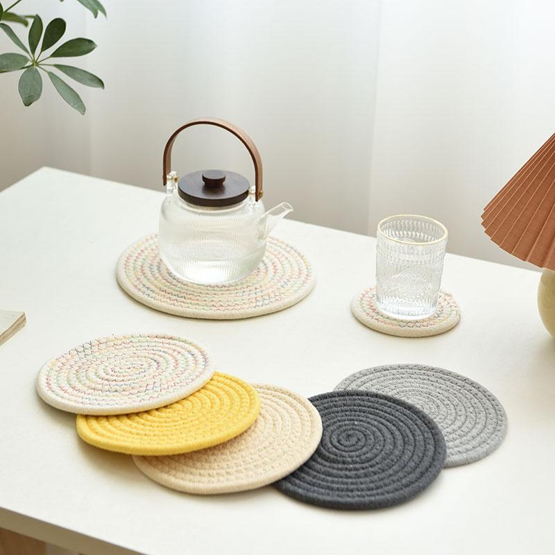 テーブルマット 編み 編み込み 丸型 鍋敷き コースター おしゃれ 来客 食卓マット 断熱 厚手 シンプル キッチン ダイニング 布製