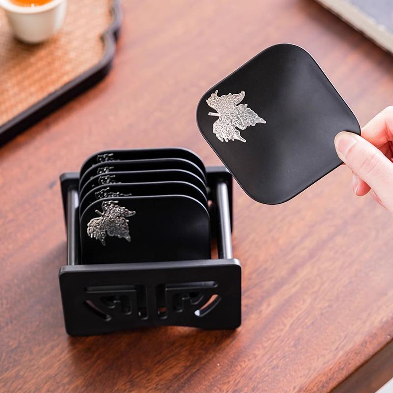 - スタイル: 中華風 - 形状: 四角形 - 素材: プラスチック - 色: 丸形コースター6枚入り（透かし枠付き）.四角形コースター6枚入り（透かし枠付き）.丸形カエデ柄コースター6枚入り（透かし枠付き）.丸形ハス葉柄コースター6枚入り（透かし枠付き）.四角形カエデ柄コースター6枚入り（透かし枠付き）.四角形ハス葉柄コースター6枚入り（透かし枠付き）.丸形コースター6枚入り（小丸筒付き）.丸形コースター6枚入り（四角筒付き）.丸形カエデ柄コースター6枚入り（小丸筒付き）.丸形ハス葉柄コースター6枚入り（小丸筒付き）.四角形カエデ柄コースター6枚入り（四角筒付き）.四角形ハス葉柄コースター6枚入り（四角筒付き）