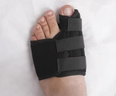 外反母趾 サポーター 面ファスナー 金属プレート 足親指 矯正器具 固定 保護 プロテクター 予防 フットケア グッズ シンプル 黒 無地