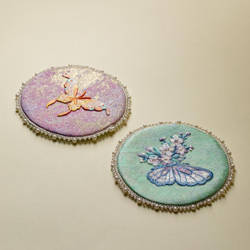 コースター 手作り 刺繍 蝶 両面 きらきら パール縁 おしゃれ ティーカップ マグカップ テーブル 飾り