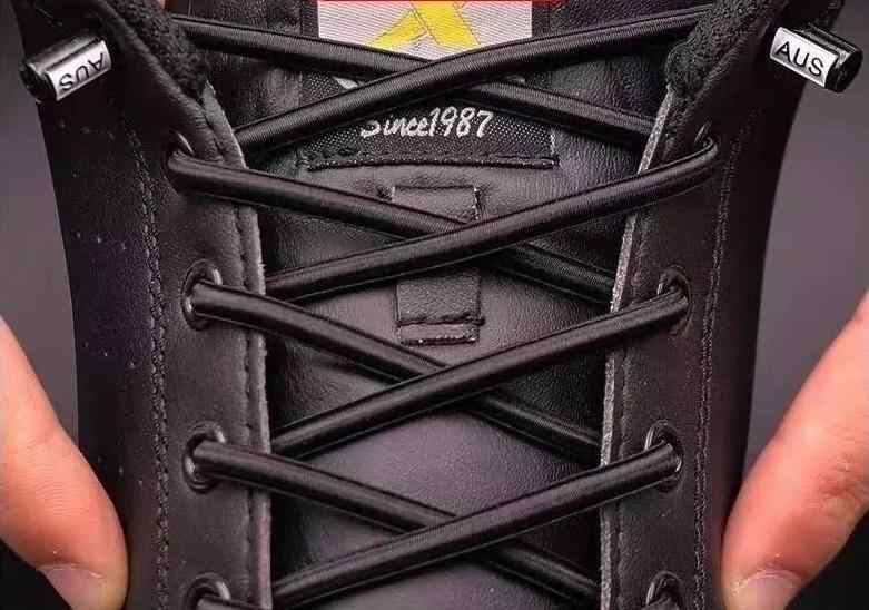 靴紐 結ばない 伸びる 丸形 シューレース 装飾 小物 アクセサリー 留め具 クリップ スニーカー ハイカット ランニングシューズ シンプル カジュアル おしゃれ 黒 白 赤