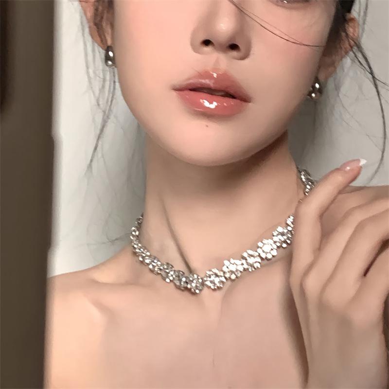 ネックレス レディース おしゃれ きらきら チョーカー 鎖骨チェーン 小粒 ジルコニア 華やか パーティー 普段使い プレゼント