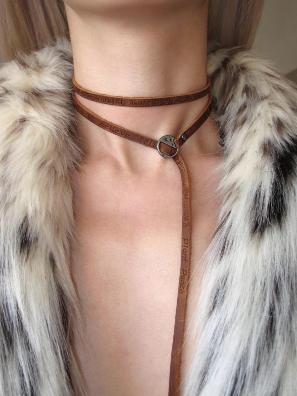 チョーカー レディース おしゃれ フェイクレザー ミリタリー 英字 ヴィンテージ風 ネックレス 腰ベルト..