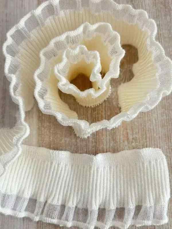 付け襟 レディース おしゃれ 花柄 レース フリル ネック装飾 フリル 伸縮 花びら風 首元アクセント シンプル デコレーション 着脱簡単