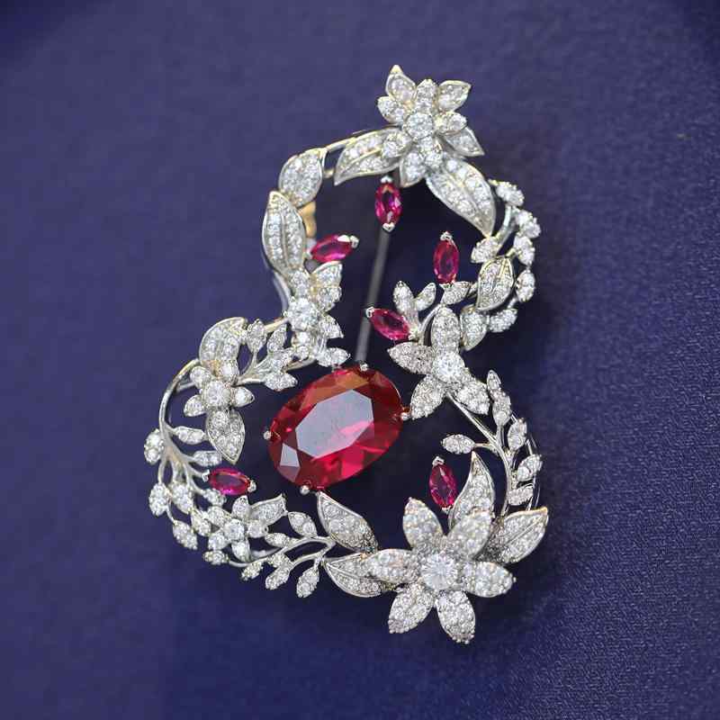 ブローチ レディース おしゃれ フォーマル ラグジュアリー 華やか ジルコニア レッド ガーネット風 ひょうたん 花モチーフ 大人 ジャケット アクセサリー