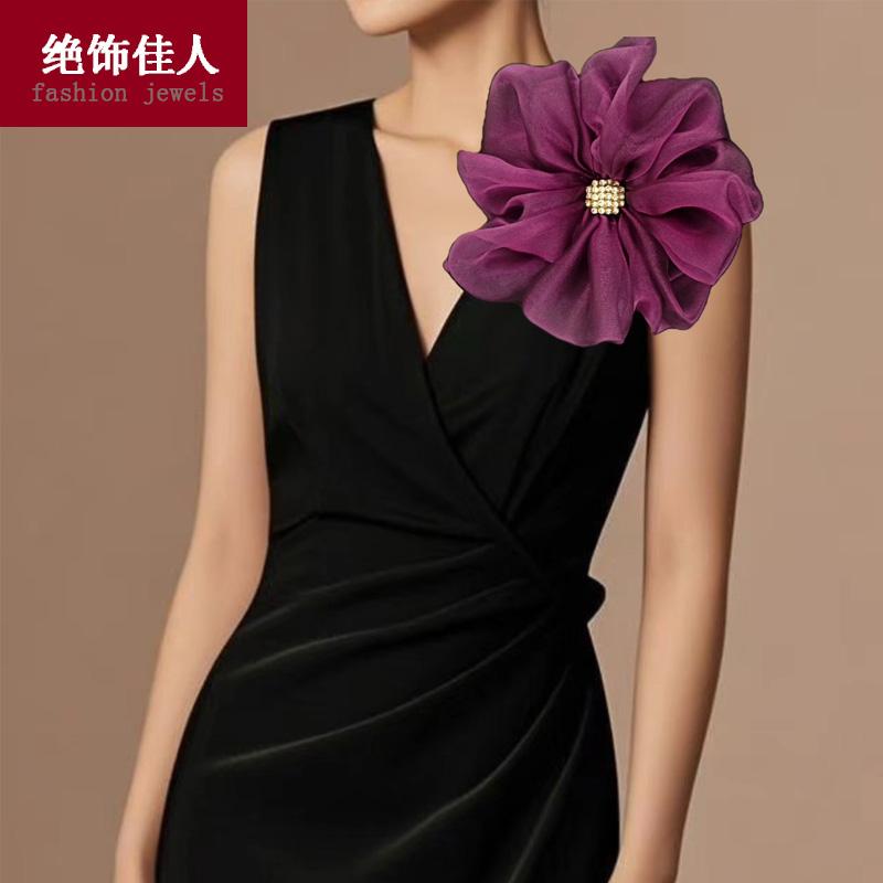 Rakuten - ブローチ レディース おしゃれ フォーマル 大ぶり フラワー モチーフ 21cm 上品 華やか 古風 ピンバッジ アクセサリー