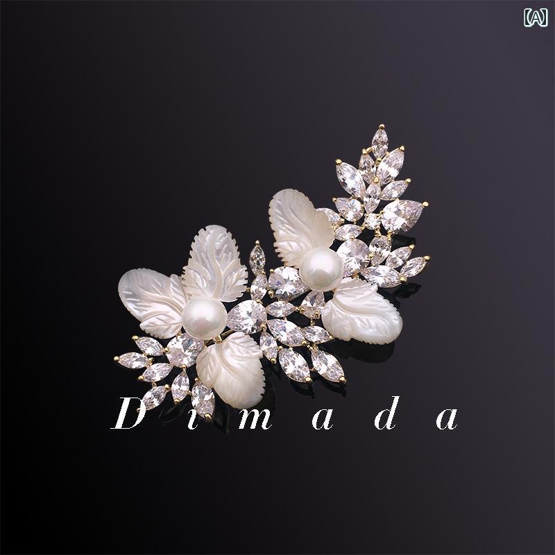 ブローチ レディース フォーマル おしゃれ パール 葉 シルバー系 アクセサリー きらきら 大粒 装飾 華やか ドレスアップ 錆びにくい エレガント 上品 大人 コート ジャケット ワンピース