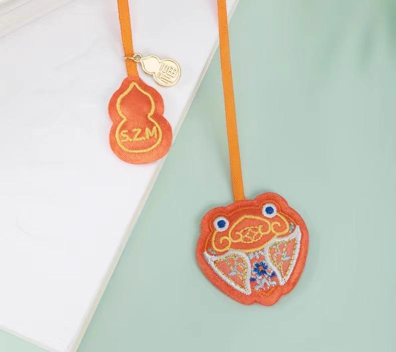 ブックマーク しおり おしゃれ 刺繍 母の日 誕生日 ギフト チャイナ風 本 蘇州 お土産 文化 幸運 金魚 紐 ひょうたん 漢字 赤 白