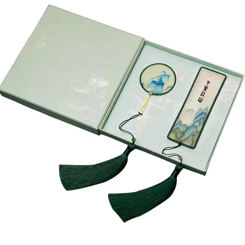 しおり かわいい ブックマーカー チャイナ風 刺繍 お土産 レトロ 金属 綿 うちわ 花 山 鶴 金魚 学生 先生 卒業 お祝い ギフト 文房具 おうち時間 読...