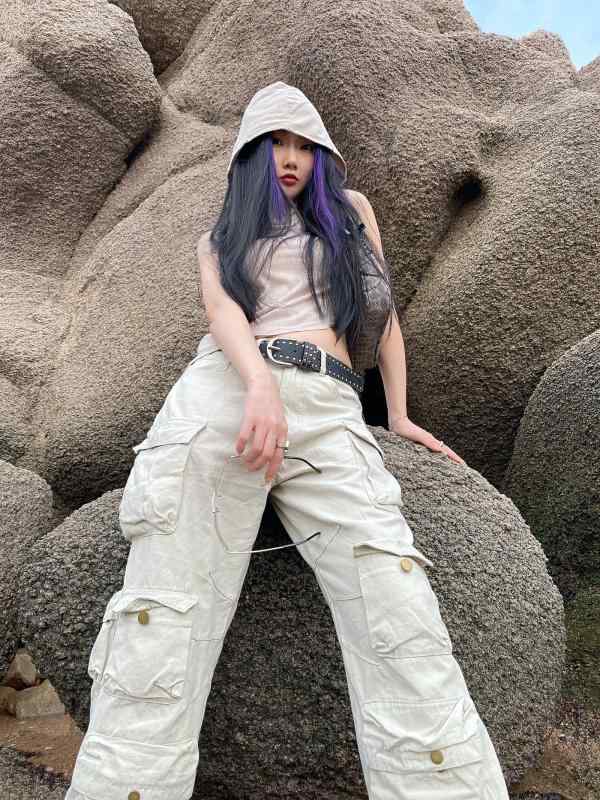主素材: 人工皮革 スタイル: ベーシック 用途性別: 男女兼用 デザイン: ベルト ベルトの特徴: 光沢あり.スタッズ付き カラー展開: ブラック.ホワイト.ブラウン.コーヒー デザイン: スタッズ バックル素材: 合金 バックルタイプ: ピンバックル 長さ: ワンループ 仕上げ: 光沢仕上げ 幅: 4cm サイズ: 115cm