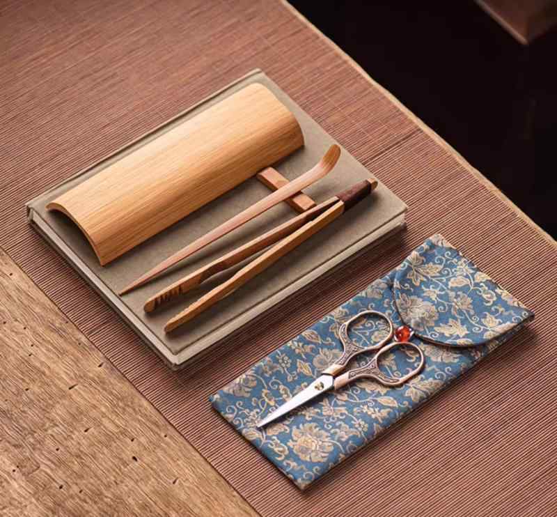 茶道具 茶鋏 中国 おしゃれ 収納 袋 ビーズ 柄 鶴 山 布製 厚手 ハサミ クリップ トング カップ 湯呑 洗浄 火傷予防 ポータブル 旅行 おうち時間 ティータイム おもてなし 竹 金属