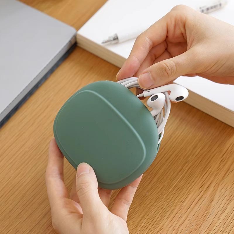 ガジェットポーチ シリコン製 携帯用 充電ケーブル データケーブル 有線イヤホン ワイヤレスイヤホン USBメモリ 収納ケース 旅行 出張 小型 コンパクト 耐衝撃 落下防止 傷防止 ソフトタッチ 整理整頓 グリーン グレー レッド frontop-13192438 フロントップ楽天市場店 パッケージ画像