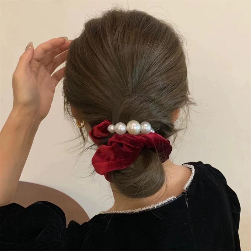 シュシュ レディース 高級感 ベロア パール レッド まとめ髪 髪飾り ヘアゴム 秋冬 上品 エレガント 大人かわいい ファッション小物 ヘ..