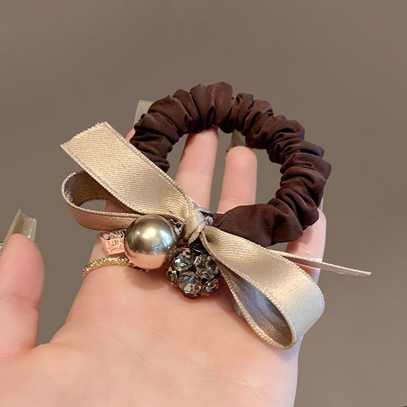 ヘアアクセサリー レディース パール リボン シュシュ レトロ フレンチ 高級感 サテン ヘアゴム 上品 洗練 ブラウン ブラック 秋冬 普段使い オフィス