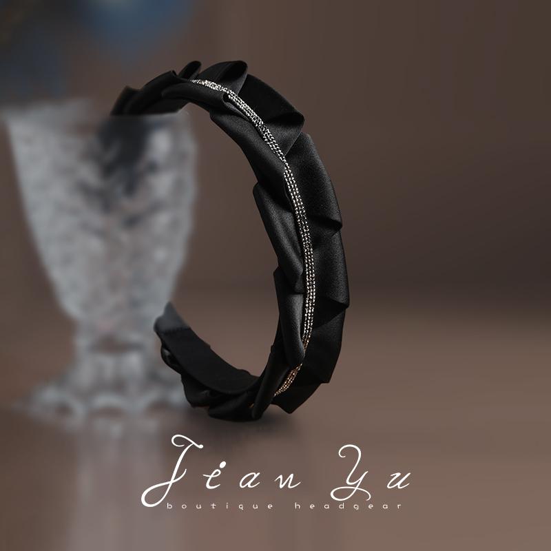 ヘアバンド ブラック 高級感のある布製サテン ラインストーン ワイド 幅広 ズレにくい 滑り止め加工 カ..