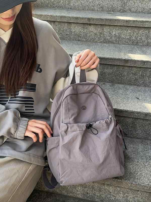 リュック レディース 女性用 無地 アウトドア 登山 軽量 カジュアル デイパック ナイロン素材 縦型 ス..