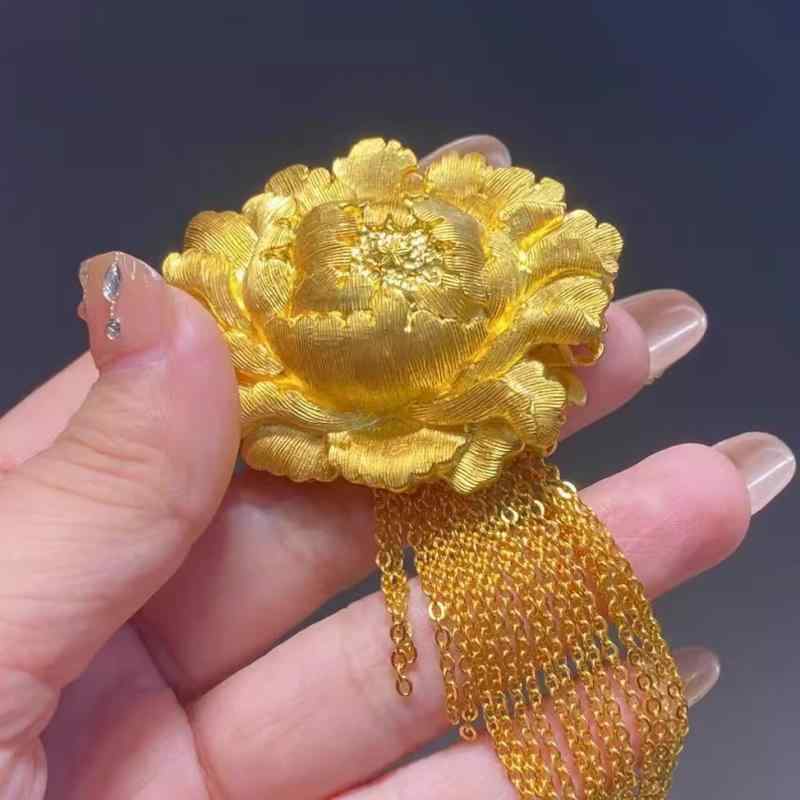 ブローチ レディース 牡丹 花モチーフ 新チャイナ風 アジアンテイスト 繊細 上品 高級感 エレガント アンティーク調 合金製 ゴールドカラー フォーマル 普段使い 華やか