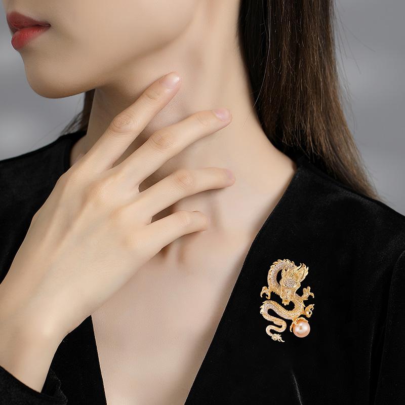ブローチ レディース 辰年 龍 ドラゴン パール パール 高級感 精巧 ジルコニア ラインストーン 合金製 レトロ クラシック エレガント 宮廷風 シャンパンゴールド ピン コサージュ