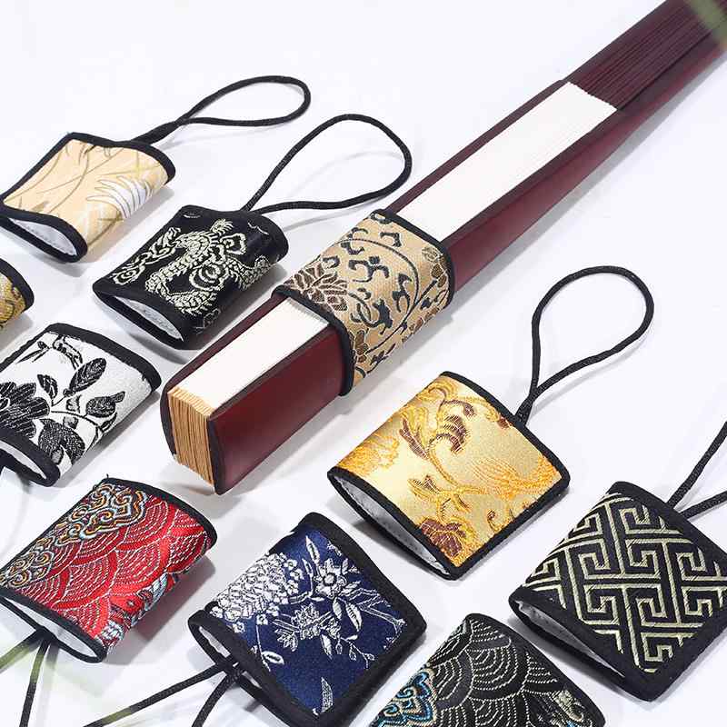 扇子 カバー ストラップ 持ち運び おしゃれ アクセサリー バンド 留め具 リング 錦織 刺繡 中国 レトロ 和装 小物 コレクション 黒 青 赤 花柄 ドラゴン 波模様 ギフト