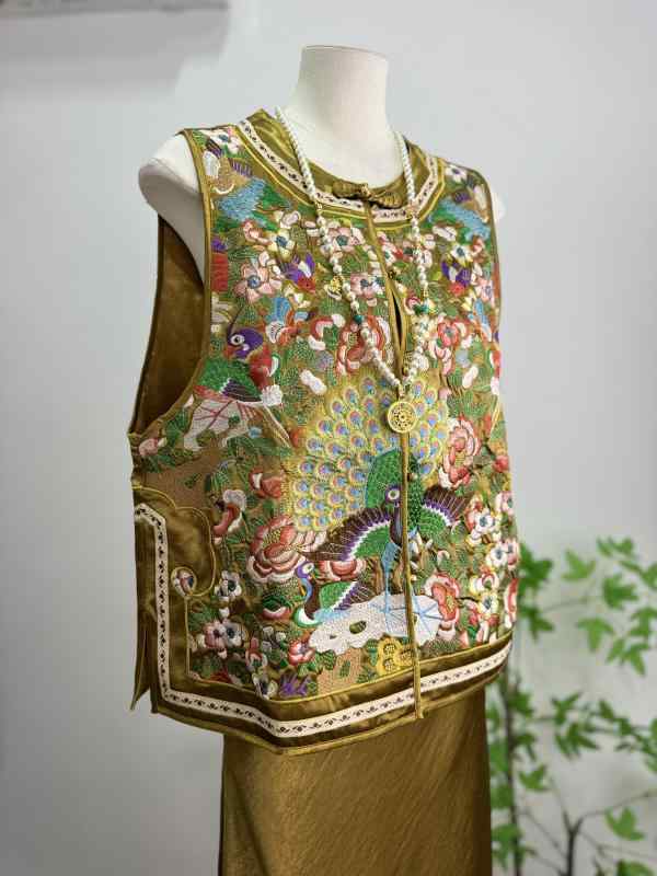 ベスト ジレ レディース 女性用 チャイナ風 中華スタイル ジャカード 刺繡 花柄 植物柄 レトロ チャイナボタン 切り替え ラウンドネック シングルボタン 羽織り 春夏 お洒落 パープル 黄