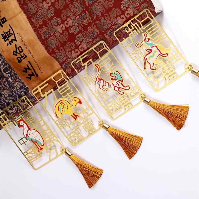 本 しおり おしゃれ ブックマーク 金属 四神獣 透かし彫り 精巧 上品 読書 記念 コレクション タッセル..