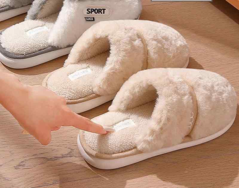乐天商城 - スリッパ レディース メンズ 秋冬 カップル お揃い かわいい ルームシューズ 室内履き あったか 防寒 もこもこ ふわふわ 快適 履き心地 かかと付き 綿素材 ピンク グレー ブラウン
