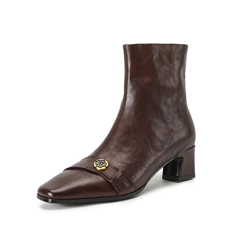 ショートブーツ レディース スクエアトゥ レトロ ブラウン 茶 カメリア ゴールド金具 細身シルエット 本革 牛革 豚革 サイドファスナー ミドルヒール 太ヒール 上品 エレガント 普段使い お出かけ 春秋