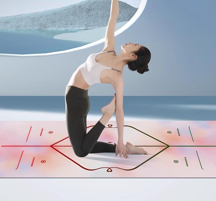 ヨガマット 極薄 軽量 トラベル 携帯用 折り畳み式 コンパクト 洗濯機対応 丸洗い可能 ゴム スエード調..