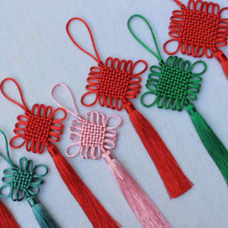 吊り飾り 中国結び 編み紐 組紐 太い紐 房飾り 自動車 車内 家具 ドアノブ 取っ手 ミニチャーム 古風 ..