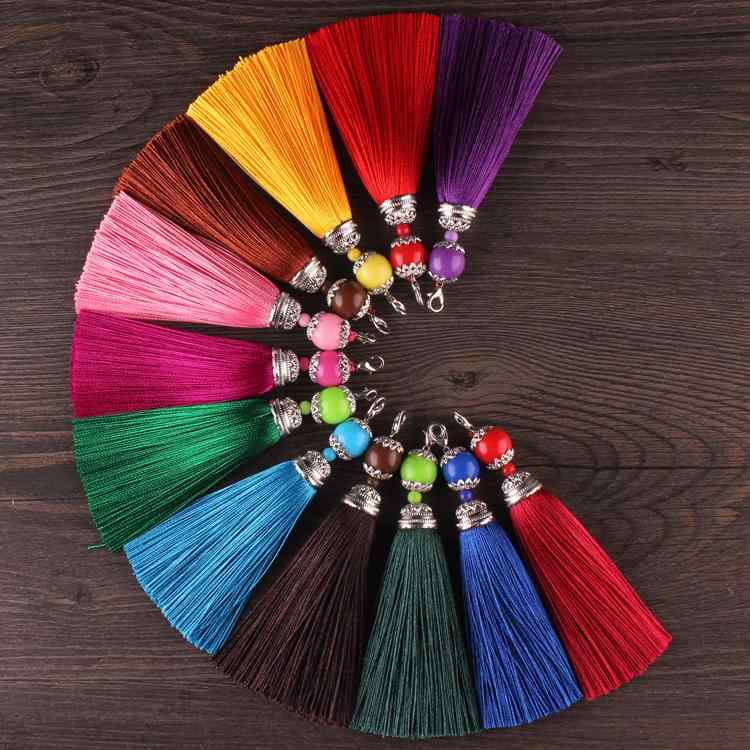 バッグチャーム キーホルダー 中国結び フリンジタッセル ハンドメイド ナスカン付き 普段使い 鞄飾り ショート ギフト 黒 白 赤 紫 緑 青 多色展開