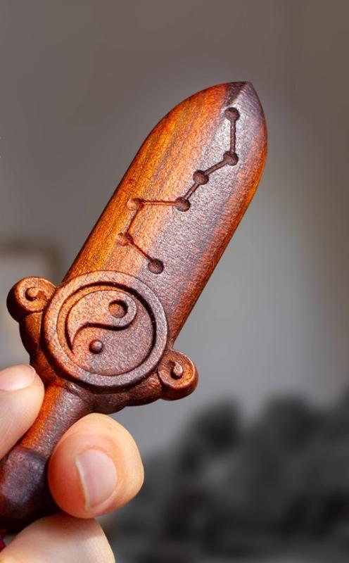 チャーム 剣 おもちゃ 木製 飾り 子供 落雷桃木 紫微 太極 七星 ミニチュア 木彫り 壁掛け 護符 開運 ..