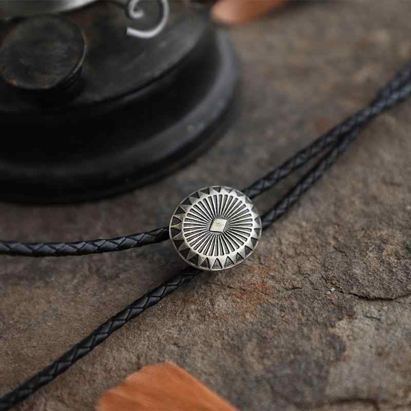 ボロタイ メンズ ループタイ アンティークシルバー レトロ アメリカン ウェスタン ヴィンテージ風 真鍮製 ブラス 菊の花モチーフ バックル カジュアル ビジネス 小さめ スモールサイズ パーティー