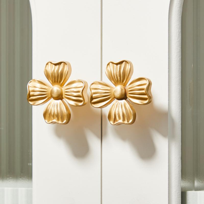 取っ手 子供部屋 キッズ 四つ葉のクローバー 真鍮製 個性的 モダン シンプル 引き出し ドロワー 扉 キャビネット クローゼット ワードローブ 用 ハンドル つまみ
