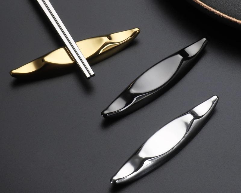 箸置き ステンレス 三日月型 和風 モダン おしゃれ 精巧 家庭用 普段使い 来客用 カトラリーレスト フォーク スプーン ホルダー 光沢 マット シルバー ゴールド ブラック