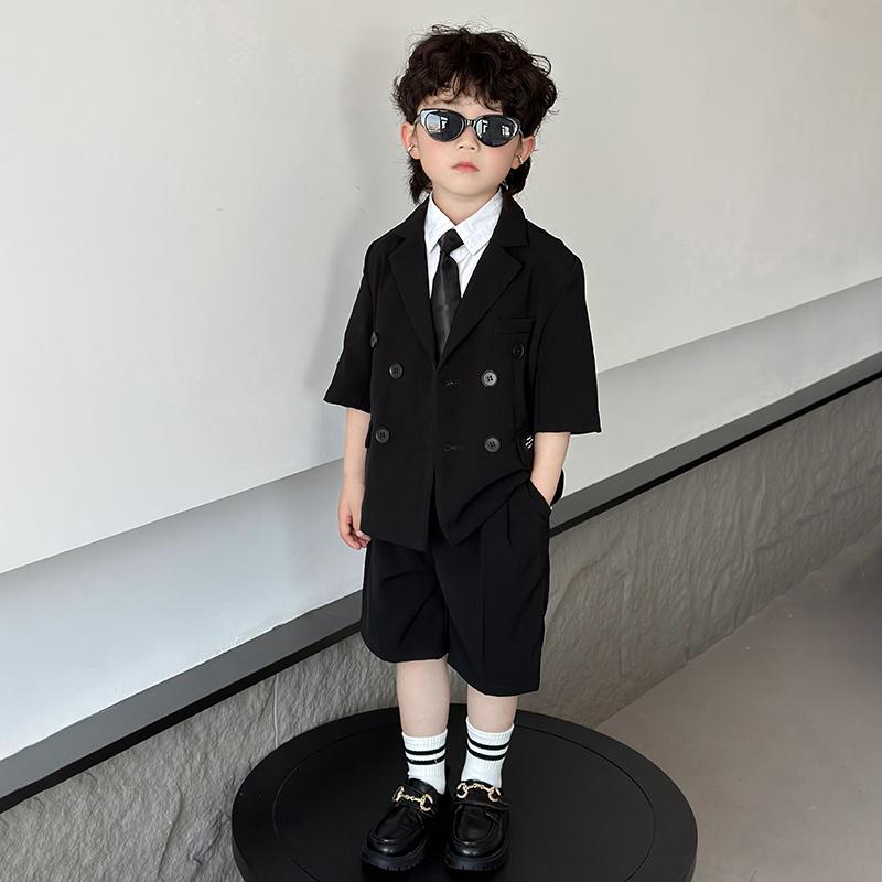 ["・スタイル: ブリット系","・素材: ポリエステル","・対象年齢: 12ヶ月～14歳","・基準: B類","・厚さ: 薄手","・柄: 無地","・前開き: ダブルボタン","・性別: 男の子","・参考身長: 80cm, 90cm, 100cm, 110cm, 120cm, 130cm, 140cm, 150cm","・カラー展開: ブラック, ホワイト, ベージュ, グリーン"]