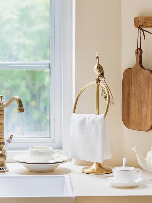 タオルスタンド 真鍮 孔雀 レトロ ヴィンテージ風風 おしゃれ アンティーク バスタオル掛け タオルリン..