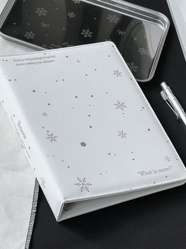 カード 収納 ファイル おしゃれ アルバム 韓国 冬 雪の結晶 レザー ルーズリーフ式 トレカケース チェキ フォト 推し活 コレクション 整理 思い出 記念 英字 リボン 装飾 イラスト 花 ティアラ ホワイト シルバー パープル