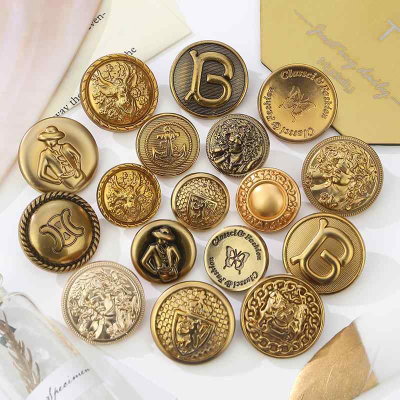 ボタン メンズ レディース レトロ ヴィンテージ風風 アンティーク ユーズド加工 ゴールド 金属製 メタル スーツ ジャケット コート アウター セーター ニット トレンチコート 付け替え 交換 修理 DIY 手芸 ハンドメイド 服飾雑貨