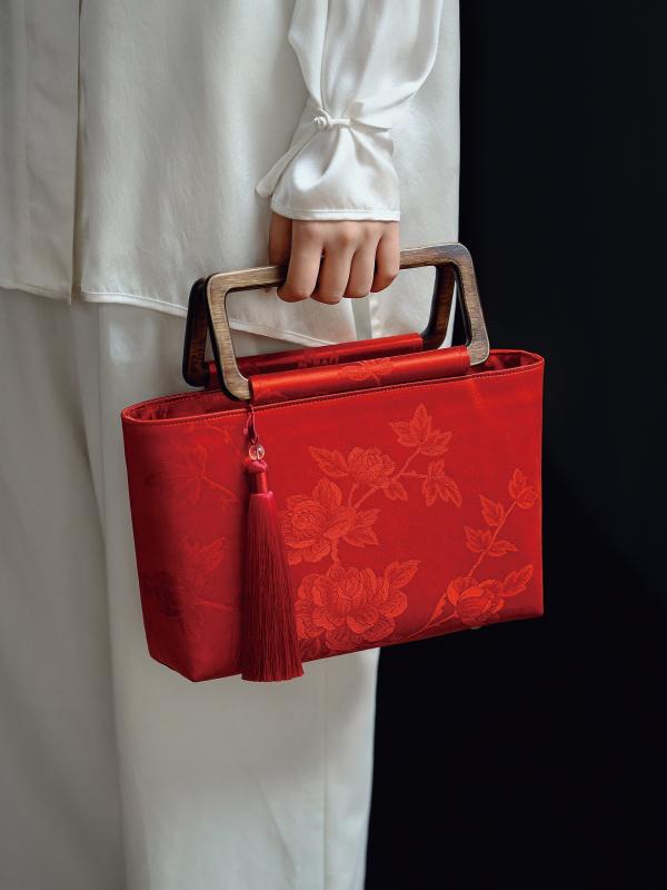 ・素材: ・スタイル: 新中国風・柄: プリント・カラー展開: レッド・シーン: 結婚式・対象: 大人向け・種類: ハンドバッグ・サイズ: 大型・スタイル名: トートバッグ