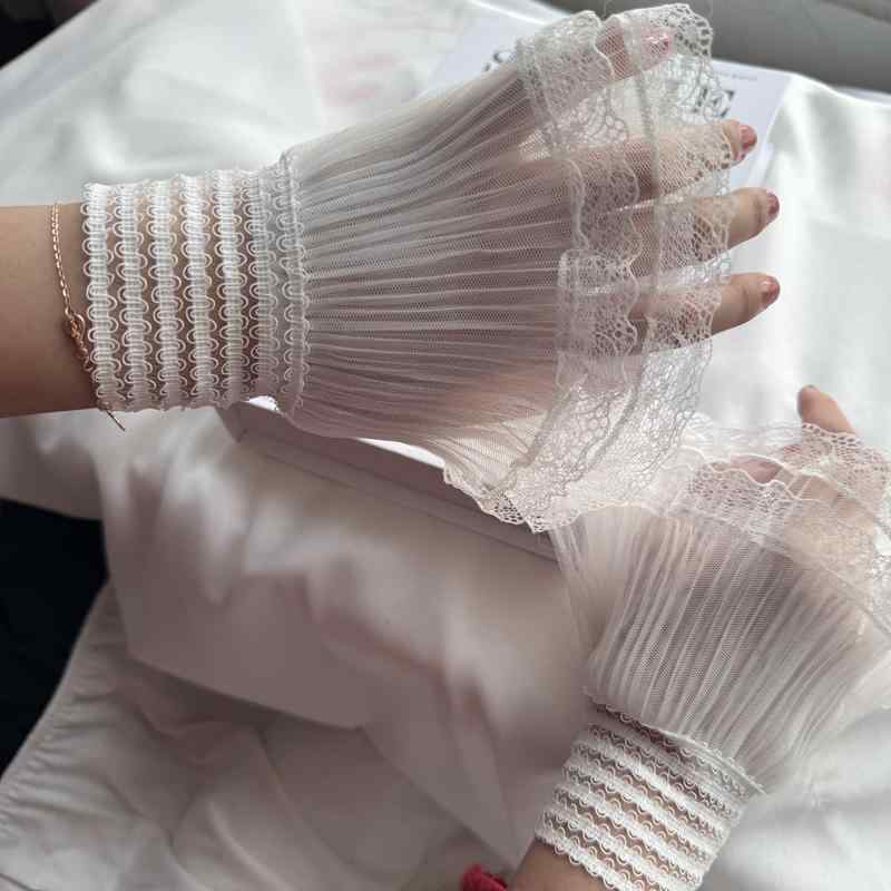 ・スタイル: ハーフフィンガーグローブ・主な素材: ナイロン・対象: 少年、青年、中年・性別: 女性・サイズ: フリーサイズ・カラー展開: ホワイト