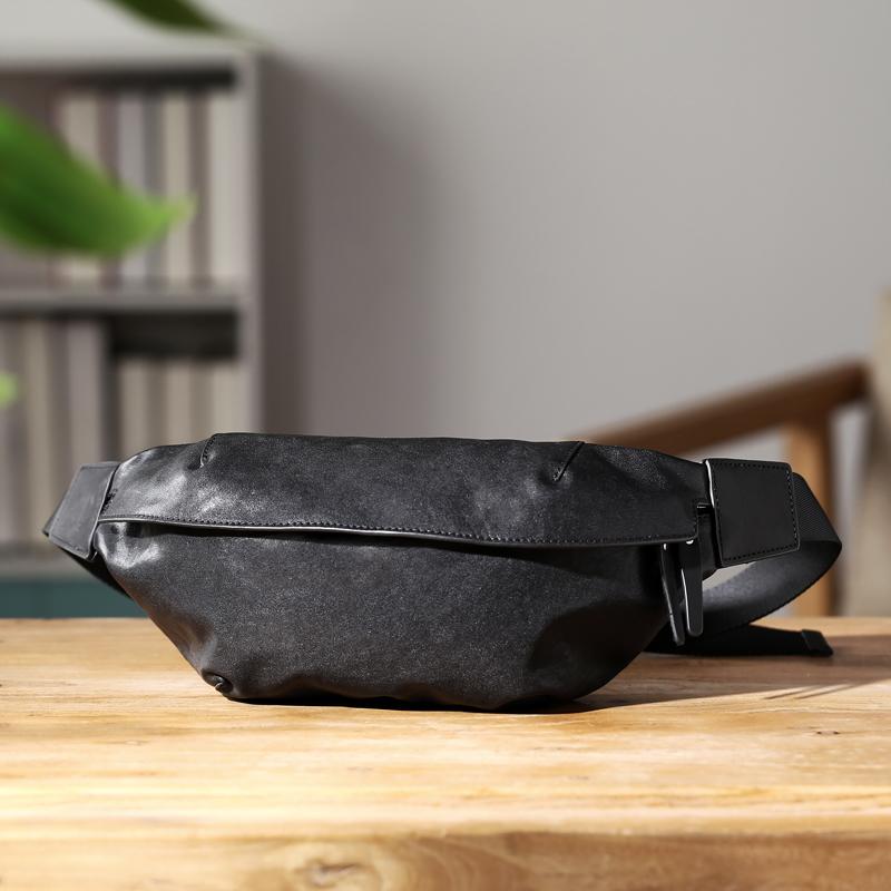 ボディバッグ メンズ 本革 牛革 植物タンニンなめし ヌメ革 ショルダーバッグ 斜め掛け ワンショルダー スマホポーチ ファスナー付き 無地 レトロ アンティーク カジュアル 普段使い ソフト 半月形 黒 ミドルサイズ 8インチタブレット収(4.0)