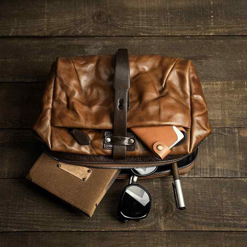 楽天フロントップ楽天市場店バッグ メンズ 男性用 メッセンジャーバッグ ショルダーバッグ 本革 牛革 レトロ ヴィンテージ風 ワンショルダー クロスボディ カメラバッグ ボディバッグ アウトドア 普段使い 小型 軽量 ソフト ダークブラウン 黒