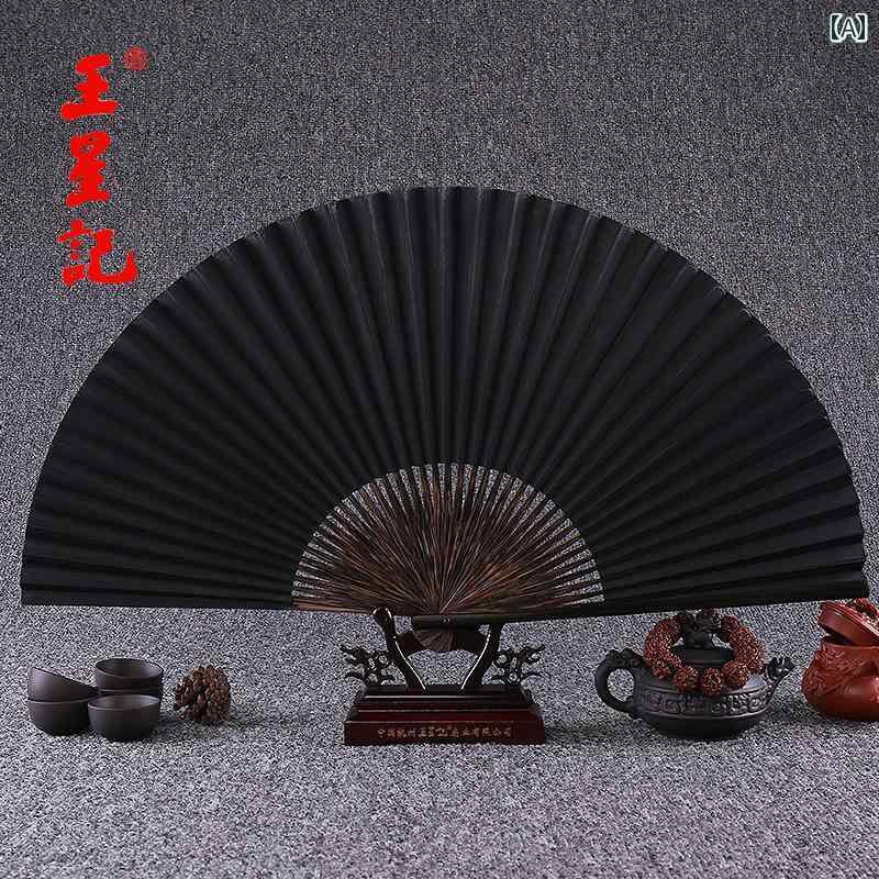 ・重量: 約0.2kg・スタイル: レトロ・扇面素材: 桑皮紙・扇面形状: 扇形・扇面加工: 手描き・タイプ: 日用扇・扇骨数: 40本・扇骨素材: 竹・対象: 大衆・サイズ: 約30cm・カラー展開: 黒、ブラウン・柄: 素面、洒金、心経、唐詩、蘭亭序、富貴牡丹、松鶴延年、十八羅漢、柳浪聞鶯、花港観魚、断橋残雪、雷峰夕照、三潭印月、曲院荷、平湖秋月、西湖全景、蘇堤春暁、西湖十八景