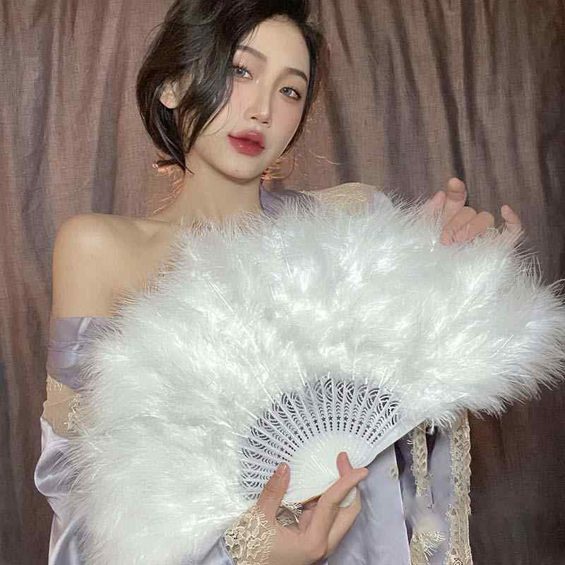 乐天商城 - 扇子 メンズ レディース 羽根扇 フェザーファン 折りたたみ式 チャイナ風 上海 ダンス 舞台 撮影小物 小道具 ふわふわ レトロ モダン 古風 クラシック エレガント 華やか ガチョウ羽根 白