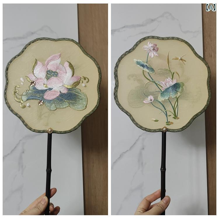 Folding Fan - 団扇 大判 紫竹 長柄 両面 蓮柄 黄 竹製 中華風 漢服 古風 撮影用 イベント 舞台 演劇 プロップ ランウェイ ファッション小物 コスプレ 和装 アクセント 装飾品 祭り