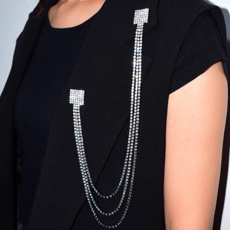 ブローチ おしゃれ レディース 韓国 キラキラ ジルコニア ラインストーン ロング チェーン 胸飾り ピン カジュアル スーツ パーティー 結婚式 卒業式 入学式 ビジネス 合金製 人工宝石 ハート