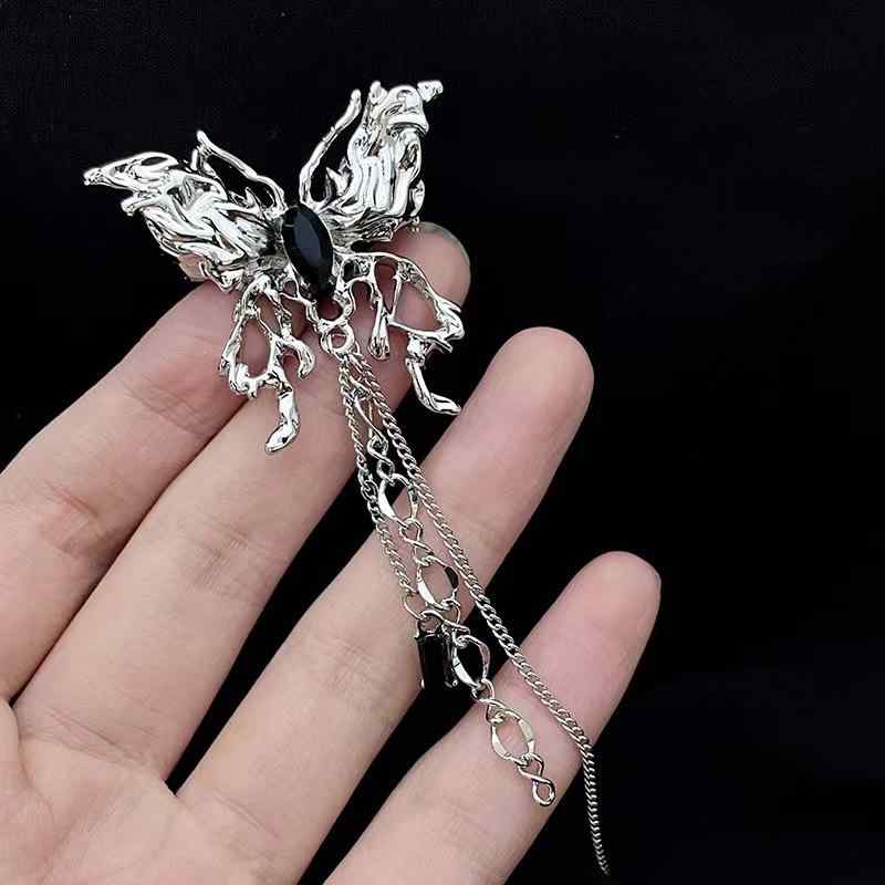 ブローチ おしゃれ メンズ レディース 映え トレンド 蝶々 タッセル 個性的 スーツ コサージュ 秋冬 アクセサリー 上品 華やか ファッション小物